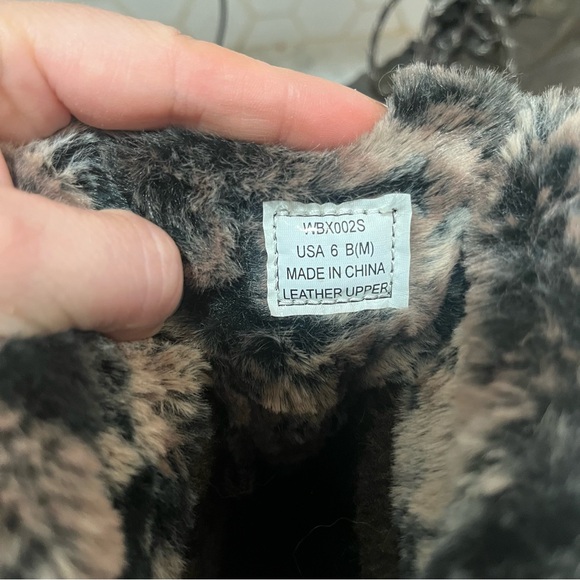 Womens all weather boots. Size 6 - Picture 4 of 6